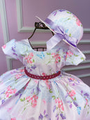 Vestido Miss Cherry Chapeu Lilas Flores e Borboletas