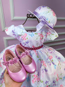 Vestido Miss Cherry Chapeu Lilas Flores e Borboletas